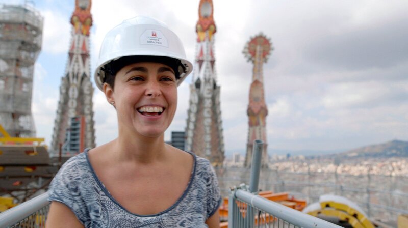 Die Kathedrale Sagrada Familia soll bis zum 100. Todestag Antoni Gaudís im Jahr 2026 fertig gestellt werden. Für die Architektin Marta Miralpeix rückt nun die Vollendung des Kunstwerks in greifbare Nähe. – Bild: SWR/​Filmquadrat.dok/​Winterbauer