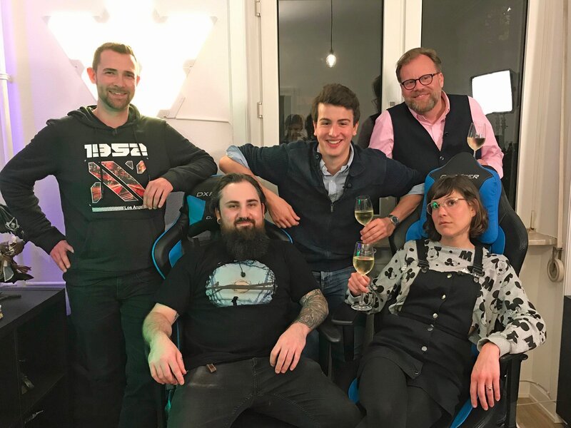 V.l.: Manuel, Gastgeber Marko, Neal, Martin und Janina – Bild: TVNOW /​ ITV Studios