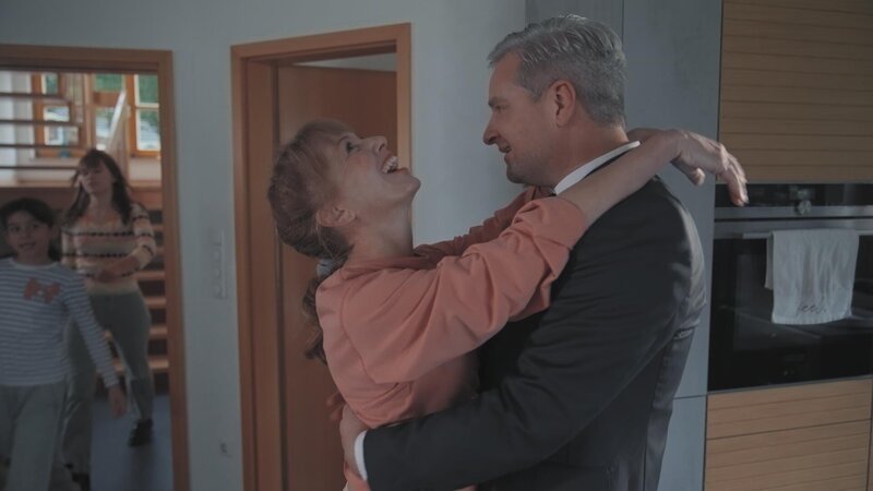 Ein letzter gemeinsamer Morgen. Wenige Stunden später wird die zweifache Mutter von einem Unbekannten getötet. – Bild: ZDF