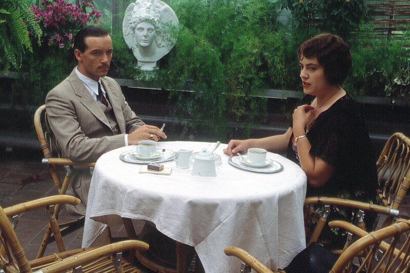 Tussin (Michael Roll) und Traudl Grandauer (Christine Neubauer). – Bild: BR/​Tellux-Film GmbH