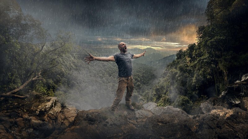 ED STAFFORD: LEFT FOR DEAD. Ed Stafford is being photographed in Devin, Bulgaria. – Bild: Discovery Networks