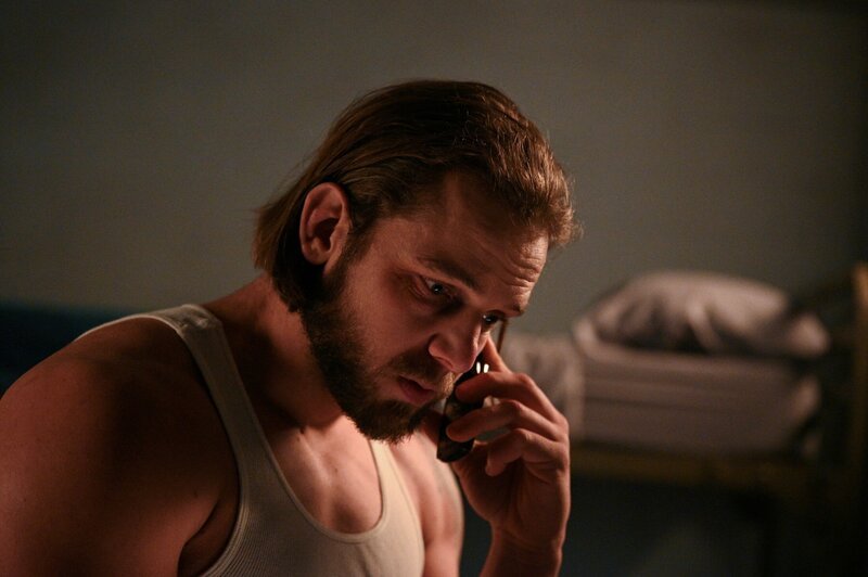 „Something’s Coming“ – Bode is back in prison where he receives some shocking news. Meanwhile, the station 42 crew responds to a massive earthquake that rocks Edgewater to its core. Pictured: Max Thieriot as Bode Leone. – Bild: Sergei Bachlakov /​ Paramount