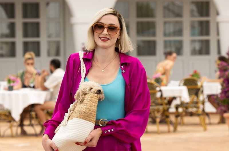 Joan Hannington (r., Sophie Turner). – Bild: WDR/​Snowed In Productions/​All3Media International