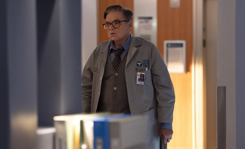 Oliver Platt as Dr. Daniel Charles -- (Photo by: Peter Gordon/​NBC) – Bild: NBC /​ Peter Gordon/​NBC