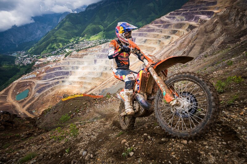 Manuel Lettenbichler tritt am 11. Juni 2023 beim Red Bull Erzbergrodeo 2023 in Eisenerz, Österreich auf – Bild: Philip Platzer / Red Bull Content Pool / www.redbullmediahouse.com Manuel Lettenbichler tritt am 11. Juni 2023 beim Red Bull Erzbergrodeo 2023 in Eisenerz, Österreich auf – Bild: Philip Platzer / Red Bull Content Pool / www.redbullmediahouse.com