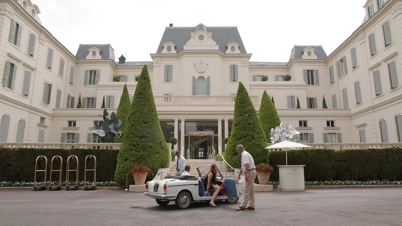Hier nächtigen seit 150 Jahren Künstler, Könige und Rockstars: Das Hotel du Cap-Eden-Roc. – Bild: ORF/​Authentic/​ZDF/​ARTE/​Denis Luethi