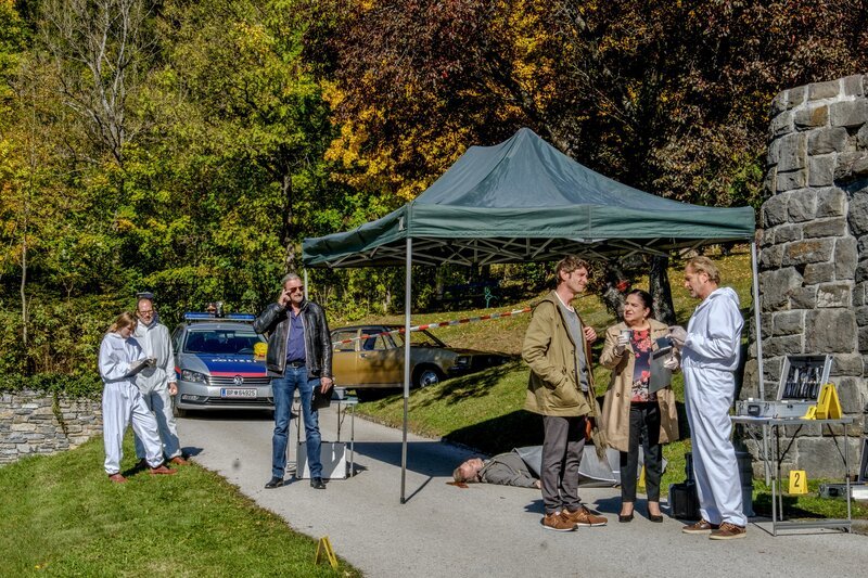 v.li.: Carl Ribarski (Stefan Jürgens), Fabian Fürst (Alexander Morandini), Klaus Lechner (Andreas Kiendl), Dr. Franziska Beck (Maria Happel), Franz Wolfahrt (Helmut Bohatsch) – Bild: Petro Domenigg /​ ORF /​ Satel Film