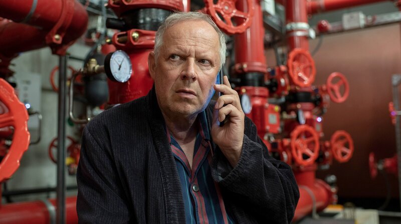 Borowski (Axel Milberg) versucht, Schlimmes zu verhindern – Bild: NDR/​ARD/​Thorsten Jander