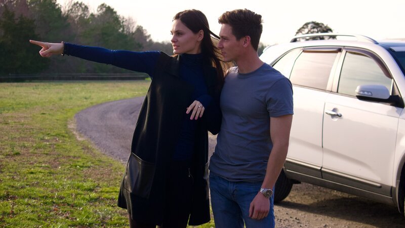 Brandon and Julia arrive home to BETTY and RON’s farm. – Bild: Discovery Communications, LLC