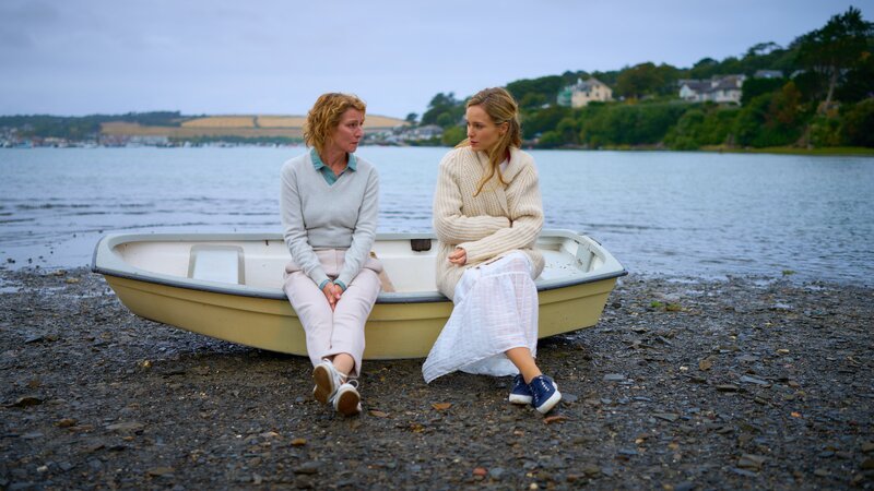 Neben der Ungewissheit um ihren Mann plagt Helen Brody (Hedi Honert, r.) auch die Sorge um ihre erkrankte Mutter Debra Warren (Kirsten Block, l.). – Bild: ZDF und Jon Ailes