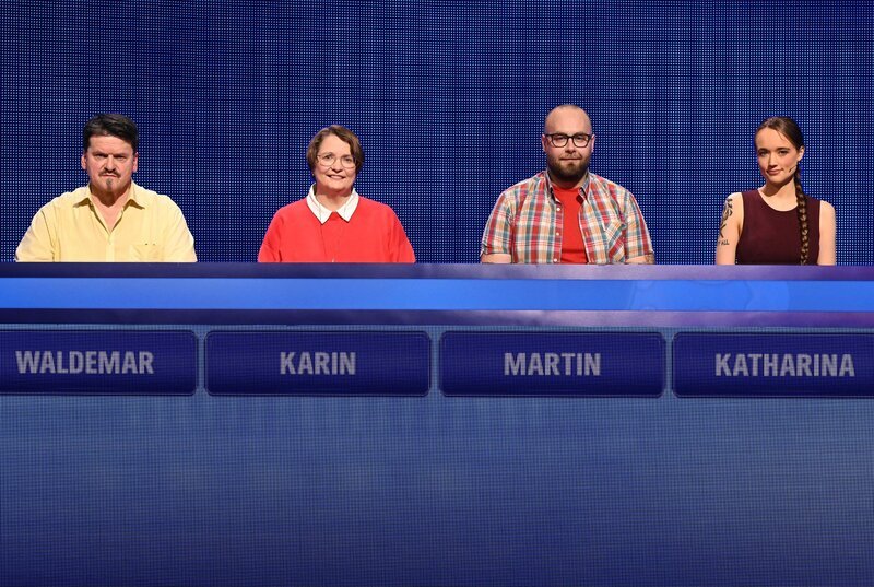 Die Kandidat:innen (v.l.n.r. am Panel): Waldemar Wiesner, Karin Weiden, Martin Rühling, Katharina Birnstiel. – Bild: ARD/​Uwe Ernst