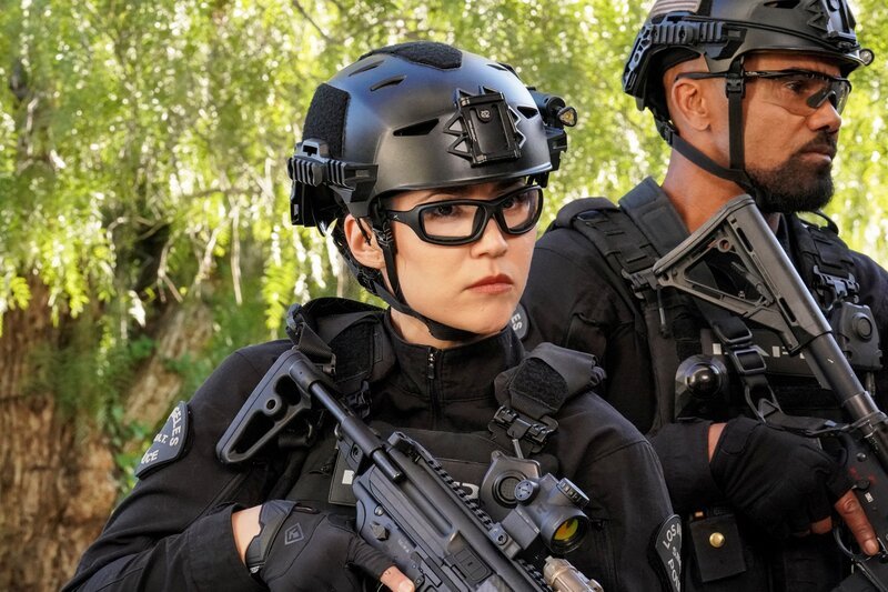 l-r: Officer Zoe Powell (Anna Enger Ritch), Sergeant Daniel ‚Hondo‘ Harrelson (Shemar Moore) – Bild: Bill Inoshita /​ CBS ENTERTAINMENT /​ Sony Pictures Television