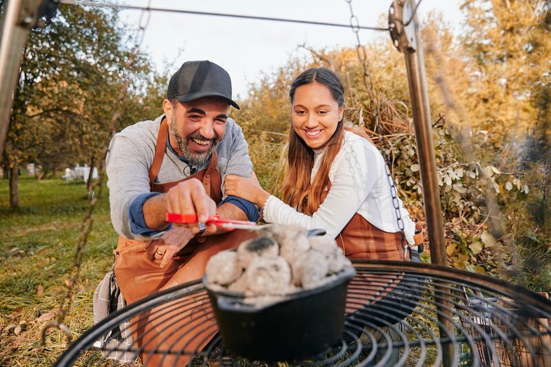 Grillen mit Ivana und Adnan: Grillen ohne Grenzen. – Bild: BR/​Yalla Productions GmbH/​Marian Mok
