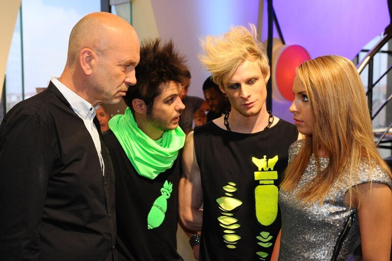 Freuen sich auf die „Bomba“-Show: (v.l.n.r.) Bruno (K. Dieter Klebsch), Maik (Sebastian König), Virgin (Chris Gebert) und Nina Hinze (Maria Wedig) … – Bild: SAT.1 /​ Oliver Ziebe