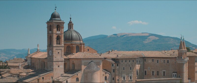 Luftaufnahme des berühmten Palazzo Ducale in Urbino, im Hintergrund die sanften Hügel der Landschaft. – Bild: National Geographic
