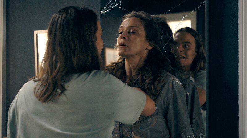 Lucas Baer (Bela Gábor Lenz), Anette Baer (Jeanette Hain); hr-fernsehen TATORT: KONTROLLVERLUST, Fernsehfilm, Deutschland 2023, Regie: Elke Hauck, Buch: Elke Hauck, Sven S. Poser, am Montag (07.10.24) um 21:45 Uhr. Lucas Baer (Bela Gábor Lenz), Anette Baer (Jeanette Hain) © HR, honorarfrei – Verwendung gemäß der AGB im engen inhaltlichen, redaktionellen Zusammenhang mit genannter HR-Sendung bei Nennung „Bild: HR“ (S2). HR/​Pressestelle, Tel: 069/​155⁠–⁠4954 – Bild: HR