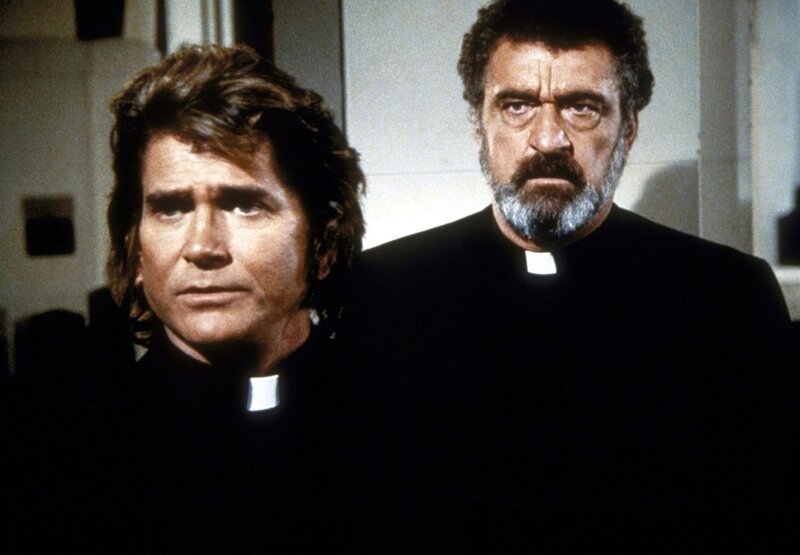 Jonathan (Michael Landon, l.) und Mark (Victor French, r.) haben den Auftrag, den gestrauchelten Charley auf den Pfad der Tugend zurückzuführen. – Bild: Worldvision Enterprises, Inc.
