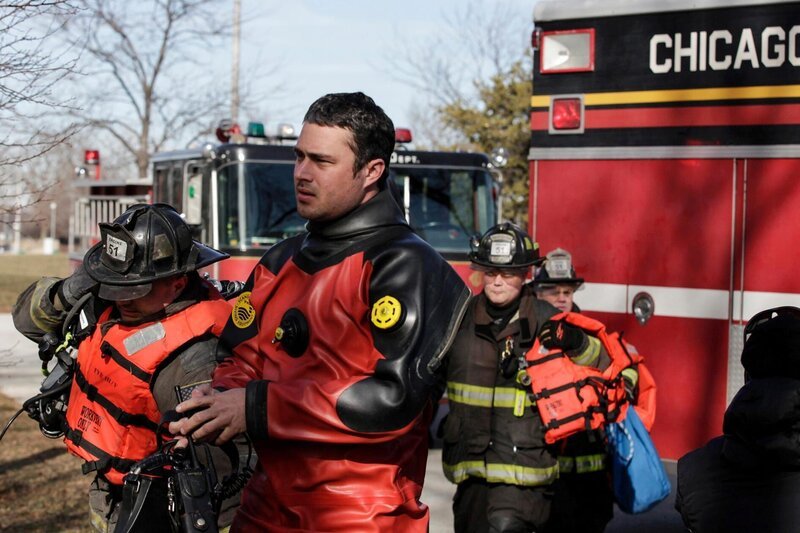 Kelly (Taylor Kinney) – Bild: d3 /​ Universal /​ NBC Universal Media, LLC/​Universal Channel