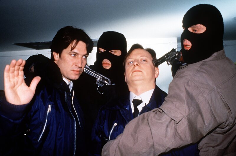 Kommissar Rex „Ein mörderischer Plan“ Im Bild: Tobias Moretti, Toni Slama, Heinz Weixelbraun, Christian Berkel. – Bild: ORF/​BETA Film/​Ali Schafler