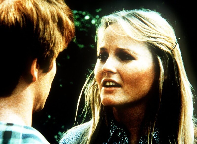 Ben Walton (Eric Scott, l.) hat heimlich geheiratet. Seine Frau Cindy (Leslie Winston, r.) hat noch Bedenken, ob die Waltons sie wirklich vorbehaltlos aufnehmen werden … – Bild: Sat.1 Gold