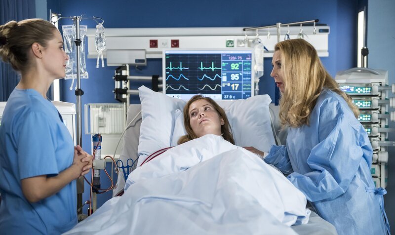 (v.l.n.r.) Julia Berger (Mirka Pigulla); Sophie Hellwegen (Alessa Eisschiel); Jutta Hellwegen (Christin Marquitan) – Bild: Dieses Bild darf ausschließlich nach Maßgabe der Allgemeinen Geschäftsbedingungen für die Presselounges der Sender der ProSiebenSat.1 Media SE (AGB) genutzt werden. Die in den AGB festgesetzten Rechteeinschränkungen sind unbedingt  …