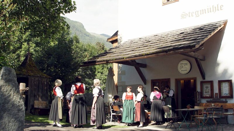 Trachtenfrauen Obertauern. – Bild: ORF/​POPUP