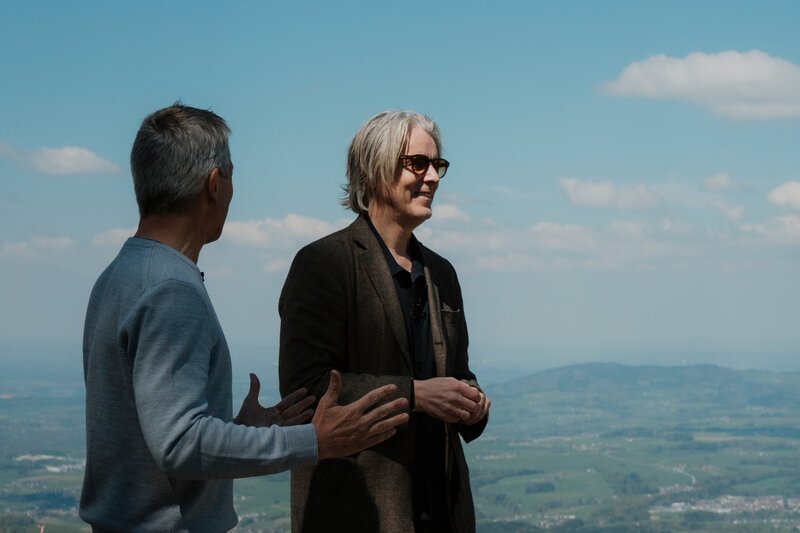 Jan Åge Fjørtoft (r.) und Christian Nehiba im Gespräch. – Bild: ServusTV /​ Kirsten Frank /​ Grönländer