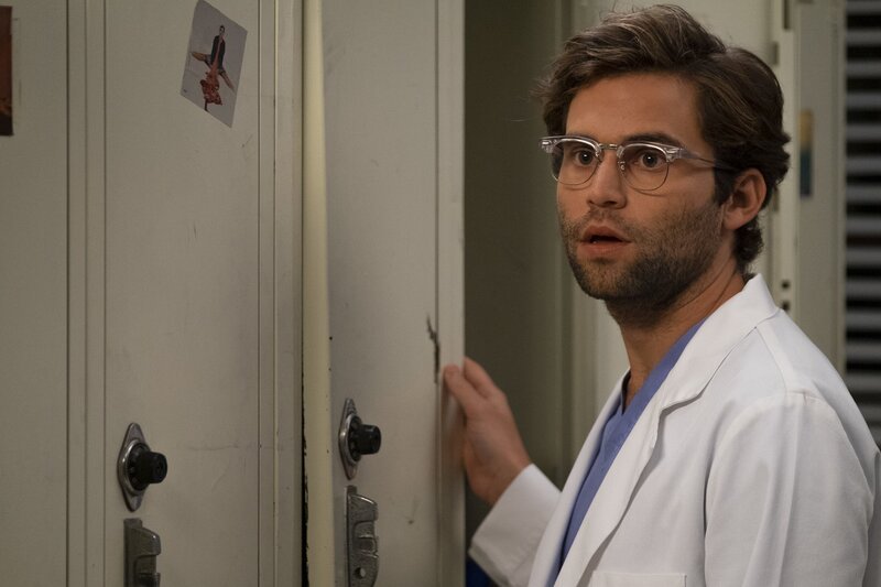 Dr. Levi Schmitt (Jake Borelli) – Bild: ABC Studios/​John Fleenor