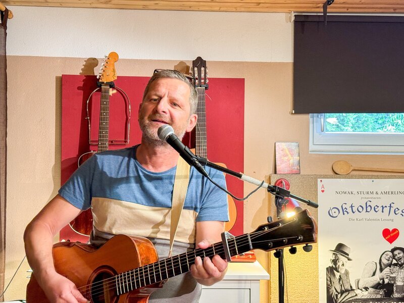 Christoph Amelin von der Band Amerling. – Bild: ORF/​Satel Film/​Caroline Hofmann