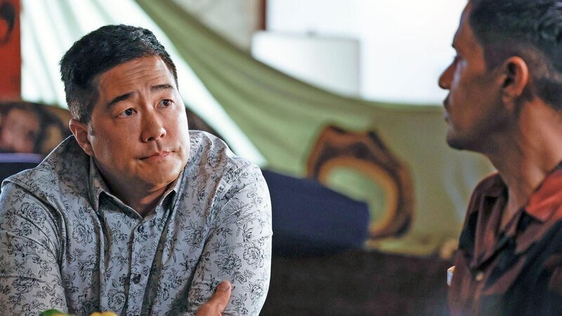 Detective Gordon Katsumoto (Tim Kang, l.) und Thomas Magnum (Jay Hernandez) – Bild: RTL