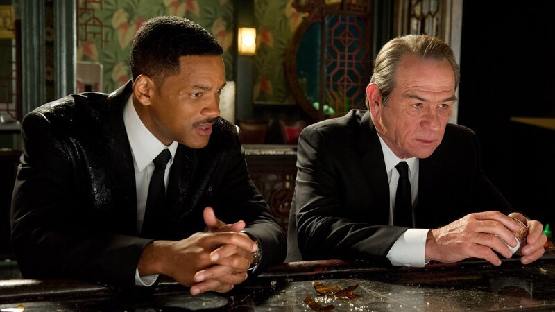 Agent J (Will Smith, li.) und Agent K (Tommy Lee Jones) – Bild: Columbia Pictures Industries, Inc.