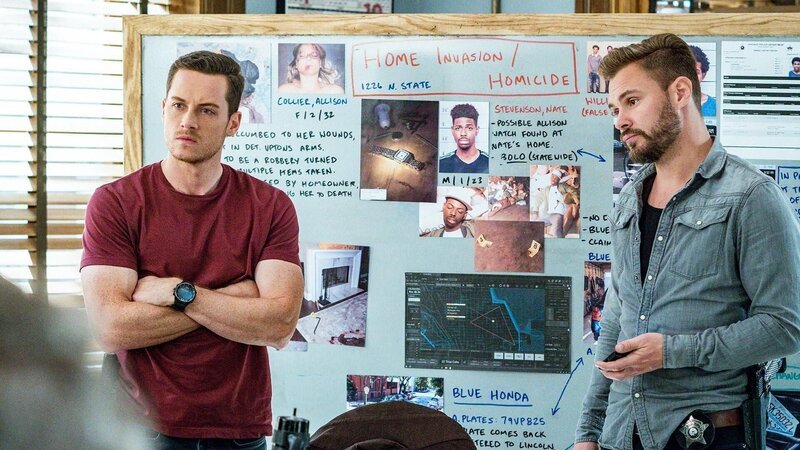 Jay Halstead (Jesse Lee Soffer, l.) und Adam Ruzek (Patrick John Flueger, r.) – Bild: RTL