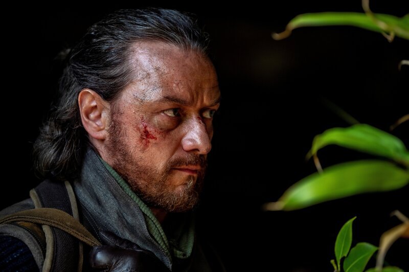 Lord Asriel (James McAvoy) – Bild: PATRICK BALDWIN /​ Warner