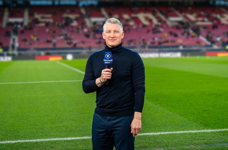 Bastian Schweinsteiger - FIFA Fußball WM 2026 in USA, Kanada und Mexiko Bastian Schweinsteiger, Ex-Profi und ARD-Experte – Bild: SWR/Patricia Neligan / SWR Presse/Bildkommunikation Bastian Schweinsteiger - FIFA Fußball WM 2026 in USA, Kanada und Mexiko Bastian Schweinsteiger, Ex-Profi und ARD-Experte – Bild: SWR/Patricia Neligan / SWR Presse/Bildkommunikation