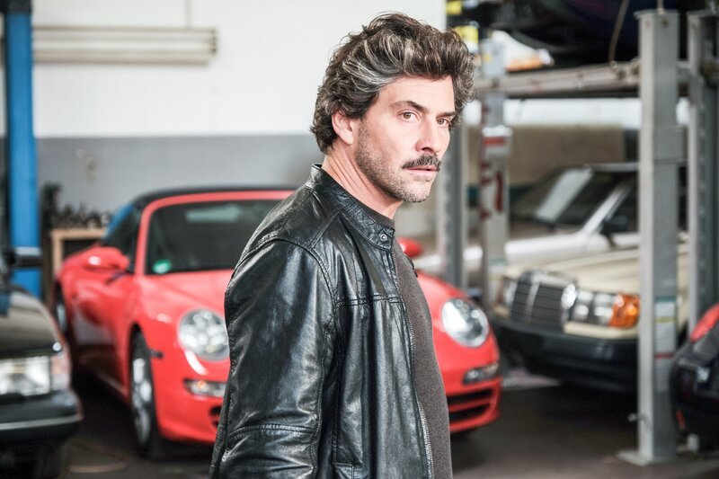 Manuel (Daniel Sellier) erkennt, dass Itchy wirklich abgehauen ist. – Bild: RTL Passion