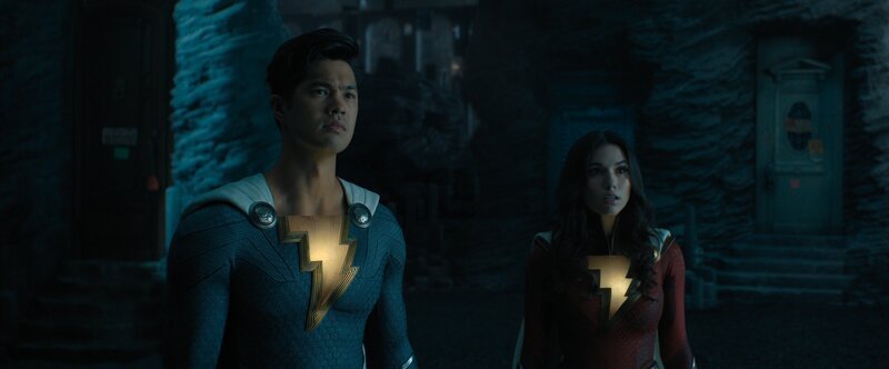Super Hero Eugene (Ross Butler) Superhero Mary (Grace Caroline Currey) – Bild: RTL