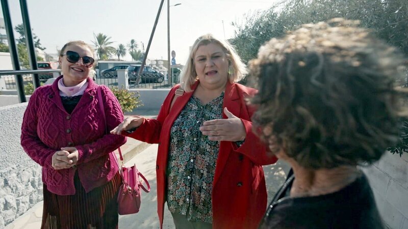 Eine Gruppe in Pyla lebender Frauen setzt sich dafür ein, das Verbindende in der Bevölkerung durch gemeinsame Aktivitäten zu stärken. – Bild: ORF/​Arte Distribution