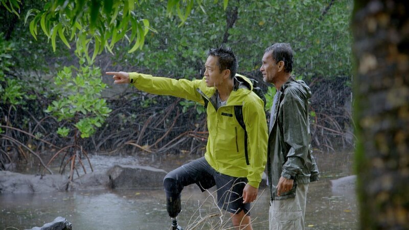 L-R: Albert Lin and Gus Kohler in Nan Madol. – Bild: Pete Allibone /​ National Geographic