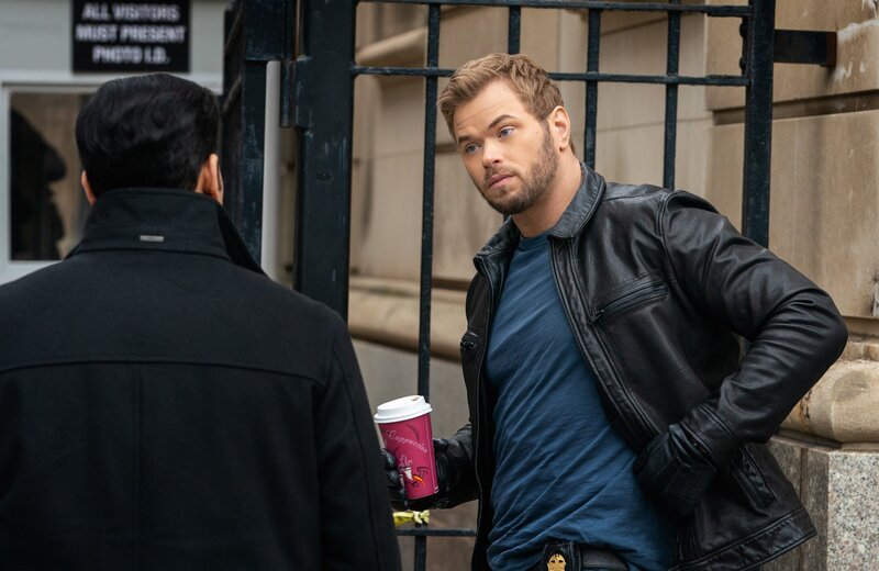 Kenny Crosby (Kellan Lutz, r.) – Bild: 2020 CBS Broadcasting Inc. All Rights Reserved. /​ Mark Schafer Lizenzbild frei