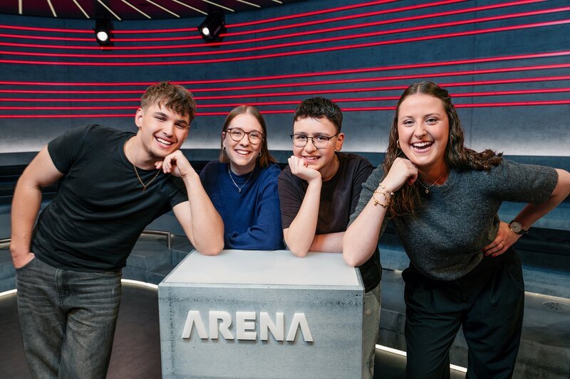 v.li.: Mariss Hof, Céline Furrer, Lukas Richard und Lena Wittwer – Bild: SRF/​Gian Vaitl