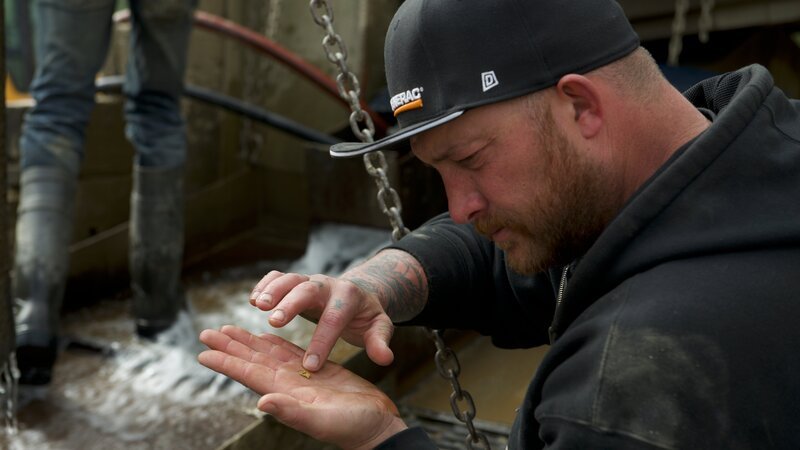 Rick Ness holding gold flake – Bild: Discovery Communications, LLC