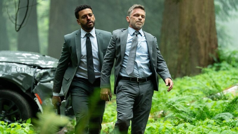 L-R: Mike Sherman (Ryan Broussard), Charlie McGannon (Ian Tracey) – Bild: The Movie Database