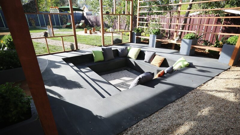 Landscape designer Sara is there to turn a chaotic construction site into a beautiful garden with hammocks and a flowering bed. – Bild: HGTV