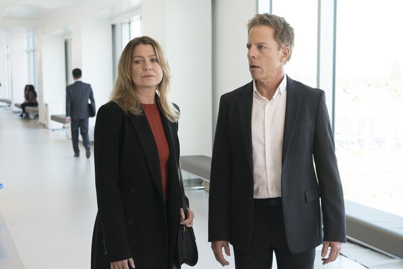 Dr. Meredith Grey (Ellen Pompeo, l.); Dr. Thomas Koracick (Greg Germann, r.) – Bild: ABC Studios /​ Eric McCandless