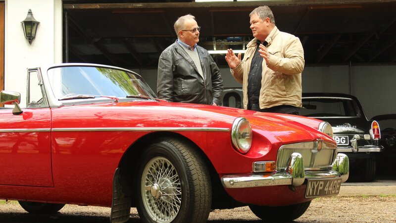 Mike and seller stood with MGB 1967. – Bild: Discovery, Inc.
