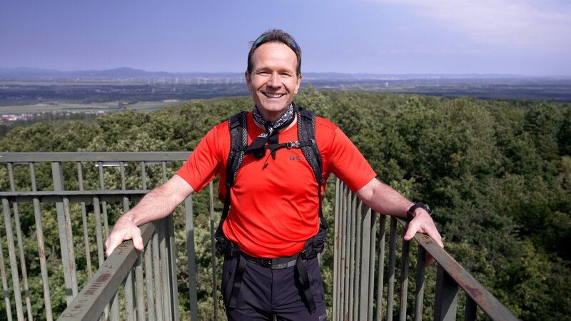 Alexander J. Rüdiger am Sonnenberg. – Bild: ORF/Markus Raich Alexander J. Rüdiger am Sonnenberg. – Bild: ORF/Markus Raich