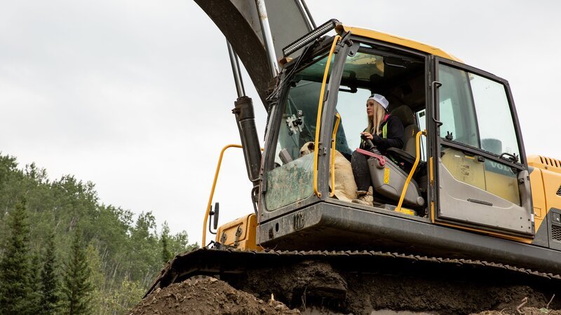 Monica Beets in excavator – Bild: Discovery Communications, LLC