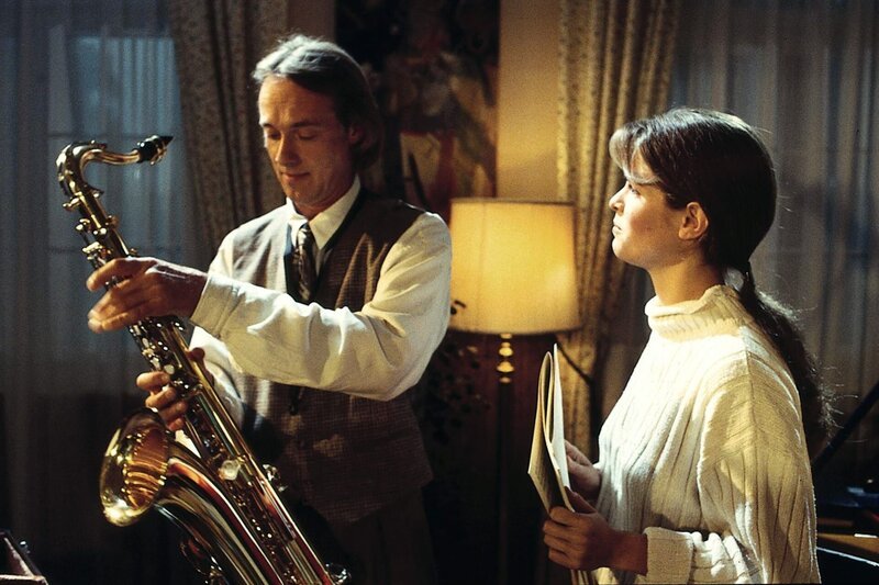 3. Die neuen „Hausmusiker“ Dr. Johannes Hängsberg (Siemen Rühaak) und Anna (Ursula Buschhorn) verstehen sich auf Anhieb gut. – Bild: ZDF und Hermann Roth