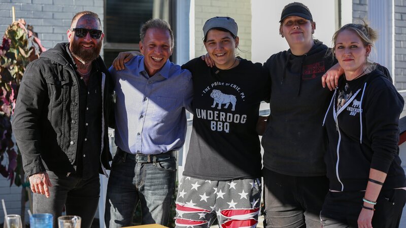 Underdog BBQ 5 (RJ Messenger, Glenn Stearns, , Ashley Messenger, Julie Flack, Jennifer Flack) – Bild: Discovery Channel /​ Discovery Communications, LLC