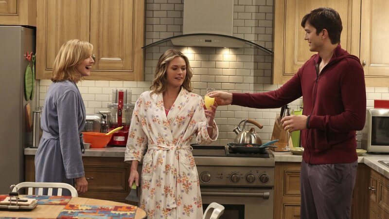 Courtney Thorne-Smith, Maggie Lawson, Ashton Kutcher – Bild: PLURIMEDIA (themoviedb)